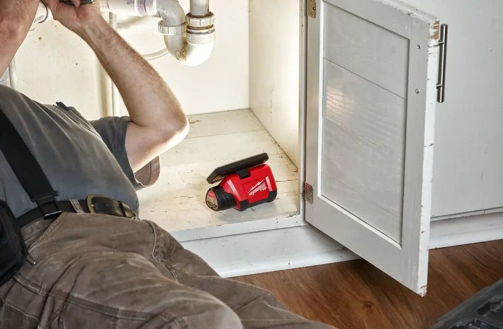 Аккумуляторный прожектор Milwaukee M12 PAL-0 (Black/Red)