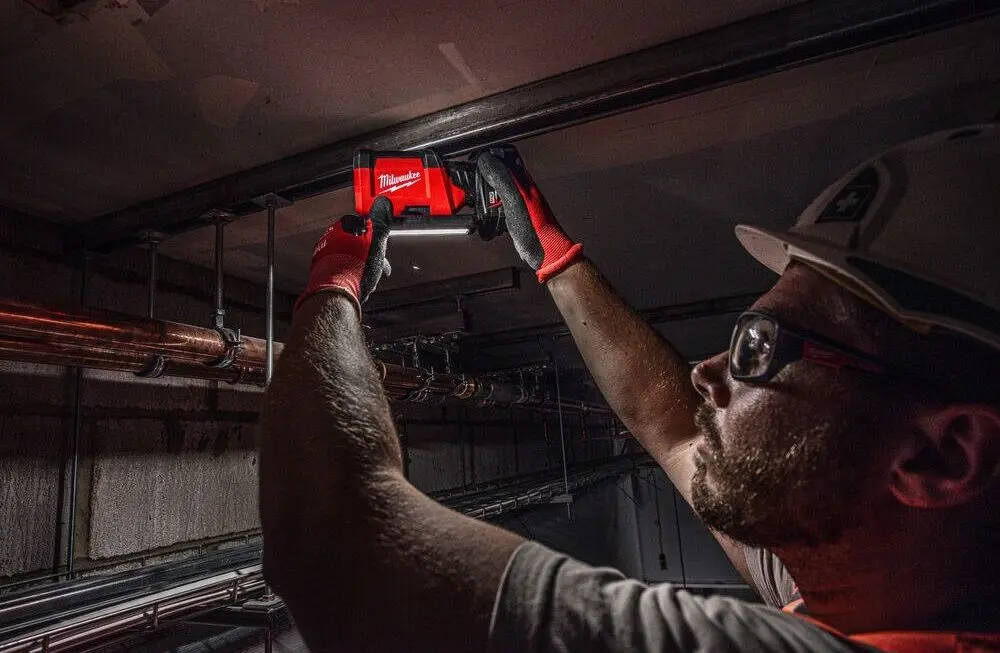 Аккумуляторный прожектор Milwaukee M12 PAL-0 (Black/Red)