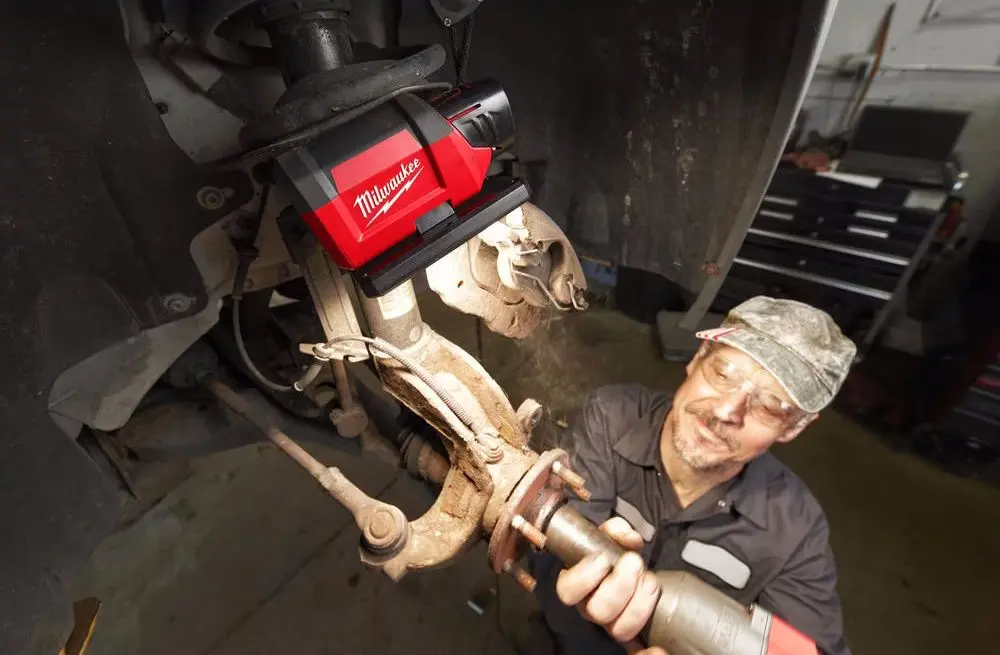 Аккумуляторный прожектор Milwaukee M12 PAL-0 (Black/Red)