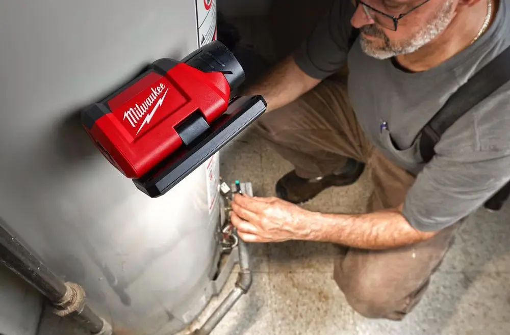 Аккумуляторный прожектор Milwaukee M12 PAL-0 (Black/Red)