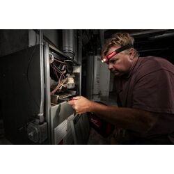 Налобный фонарь Milwaukee HL-SF Thumb