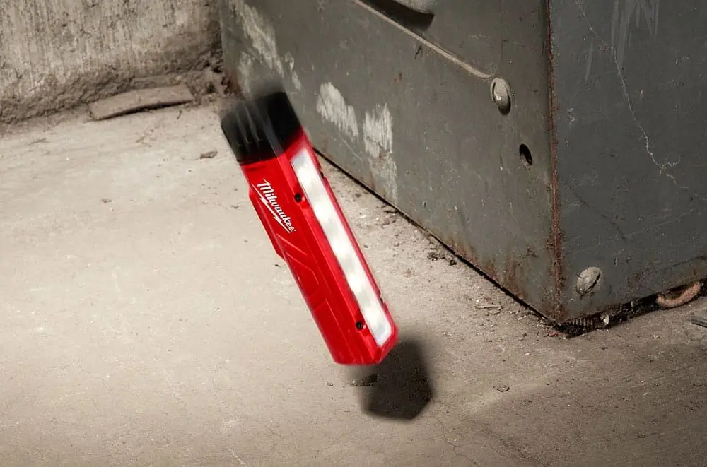 Lanterna LED Milwaukee 4933464824 (Black/Red)