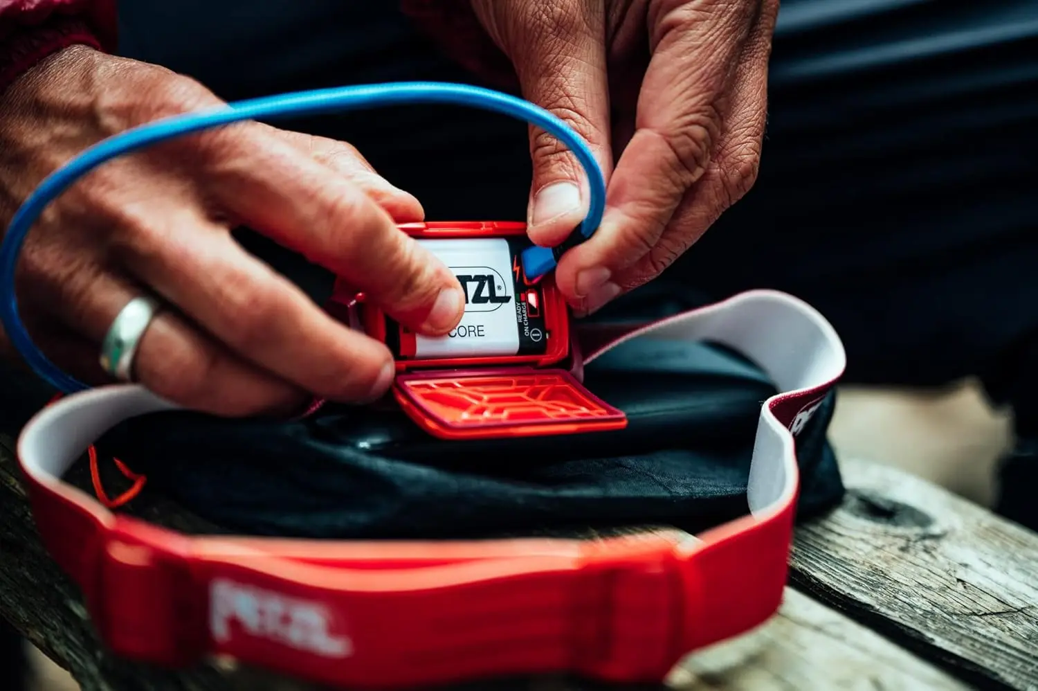 Lanterna frontala Petzl Actik Core E065AA01 (Blue)