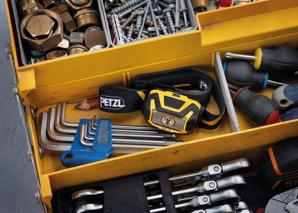 Налобный фонарь Petzl Aria 2R (Black/Yellow) - 4