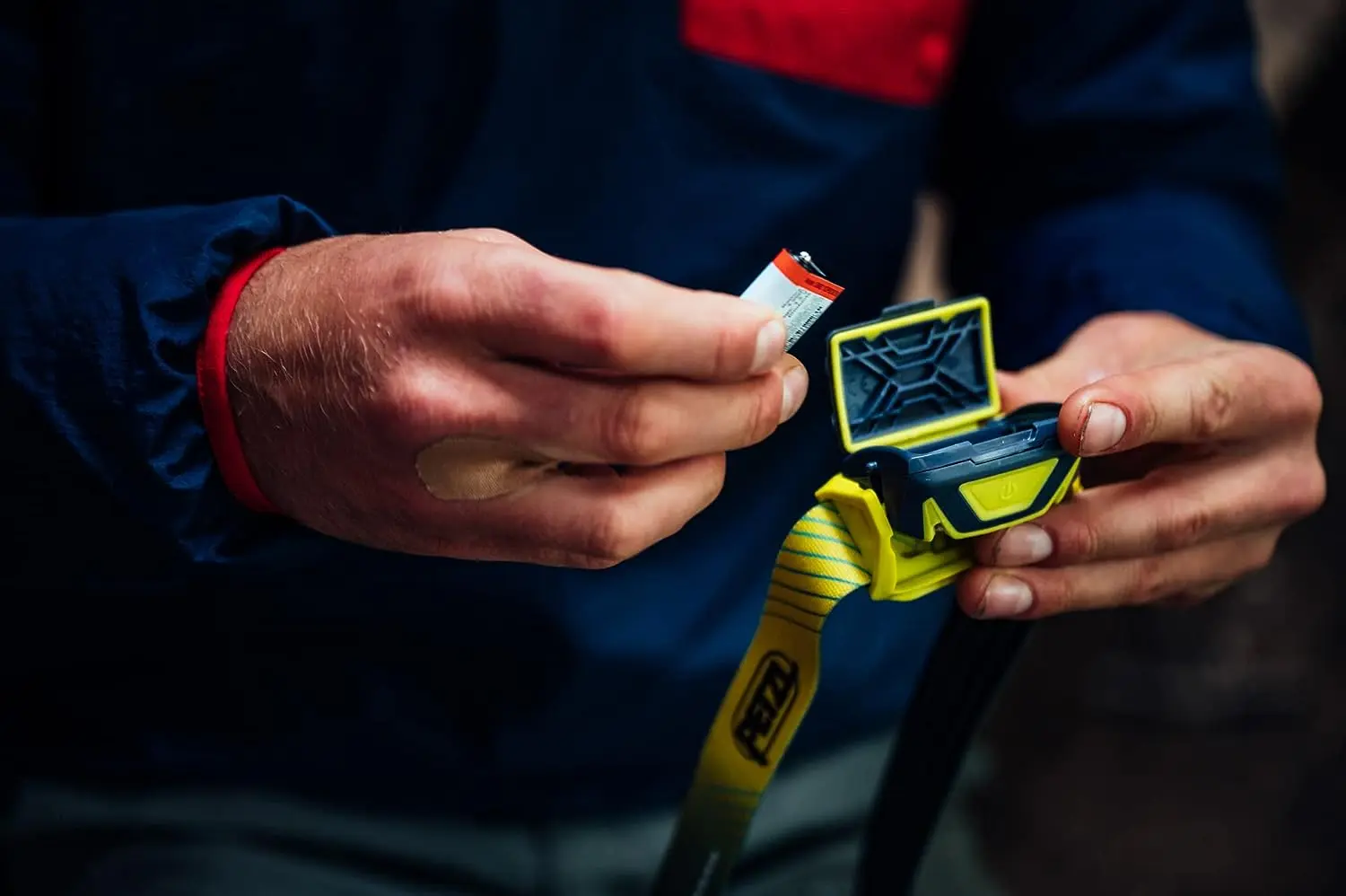 Налобный фонарь Petzl Tikkina Core E067AA01 (Blue)