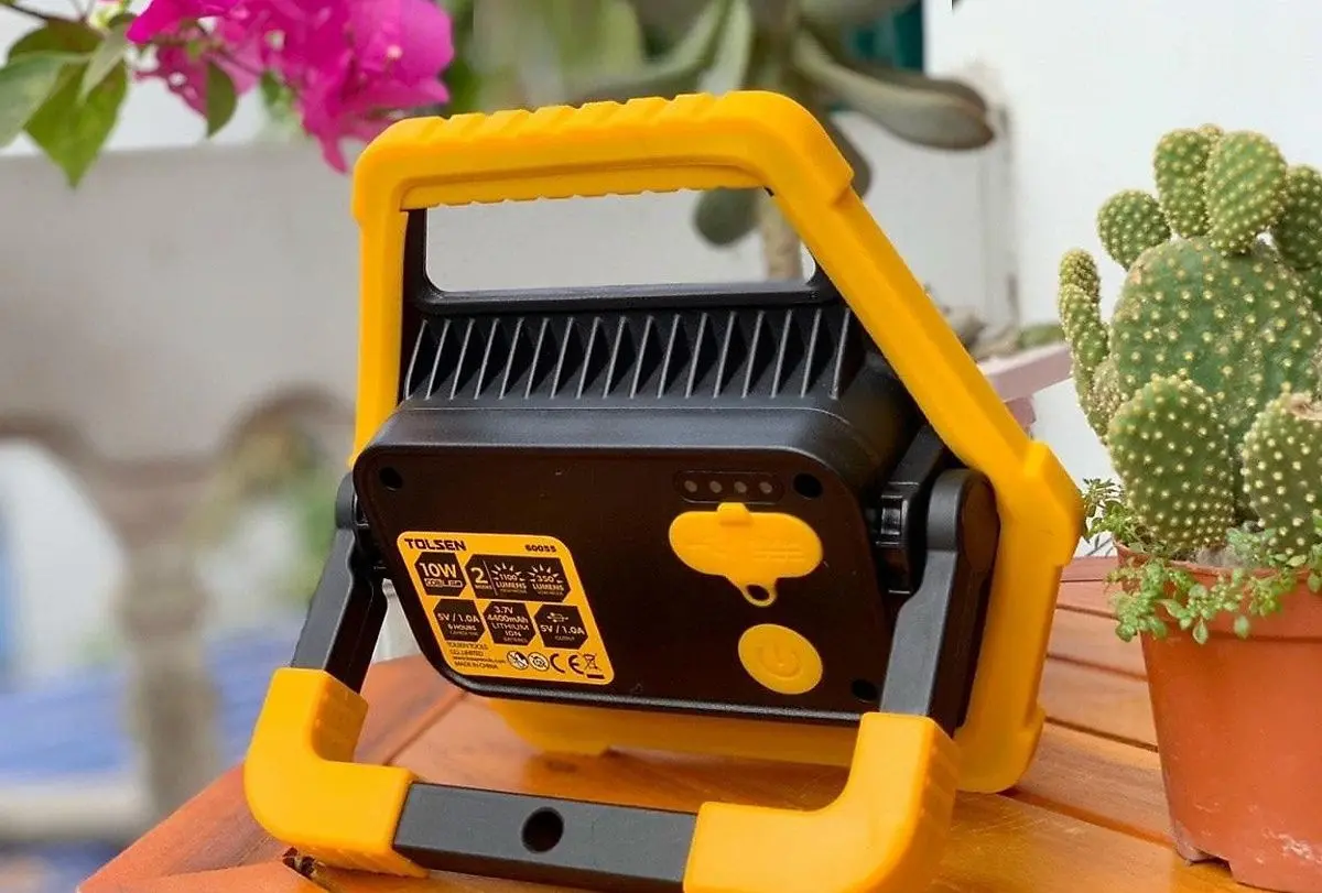 Proiector LED portabil Tolsen 0660055 (Yellow/Black)