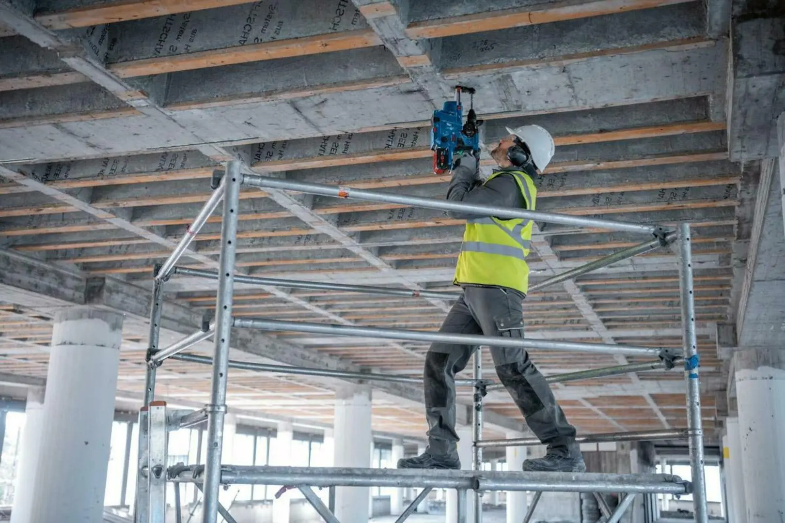 Перфоратор аккумуляторный Bosch Professional GBH 18V-28 C (0611920000) - 4