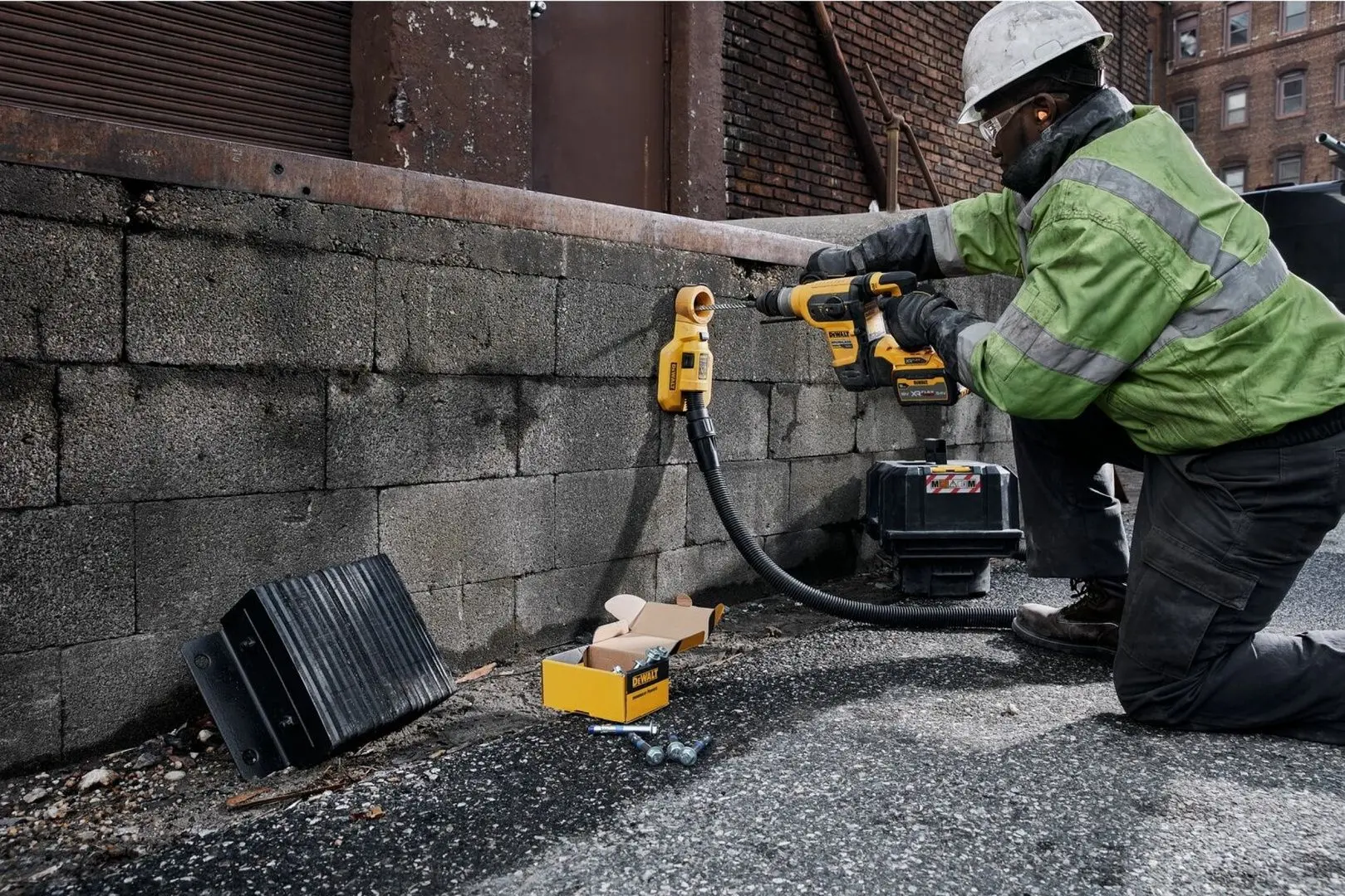 Аккумуляторный перфоратор Dewalt DCH417NT-XJ - 3