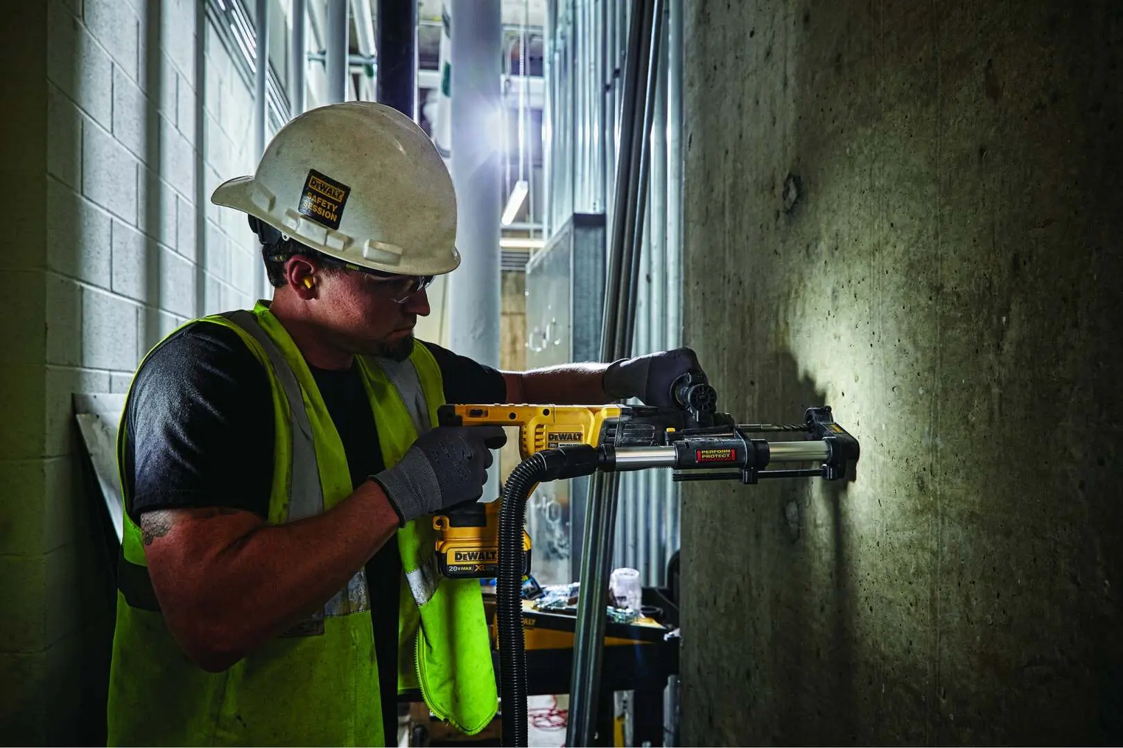 Перфоратор аккумуляторный Dewalt DCH133N-XJ