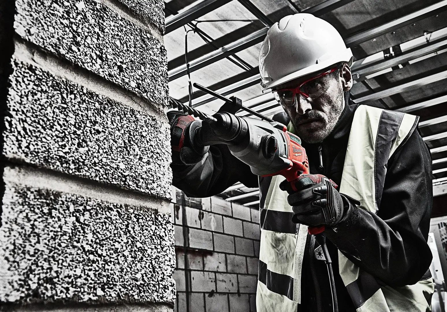 Перфоратор Milwaukee PH 26 T