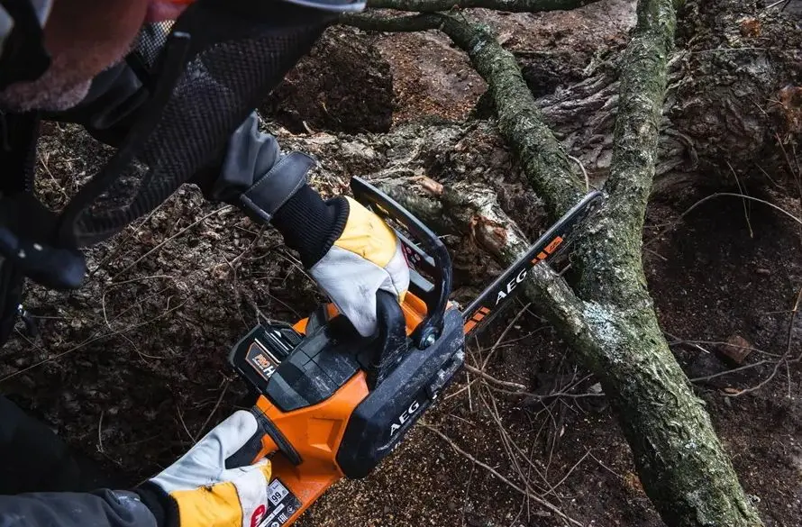 Ferăstrău cu lanţ cu acumulator AEG ACS18B30-0 (Orange/Black)