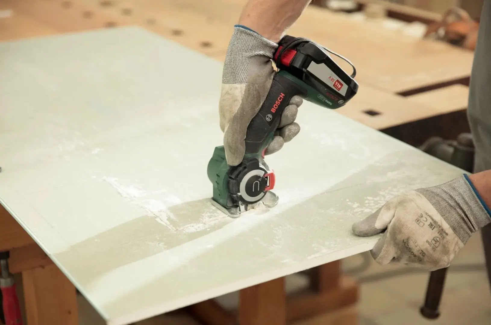 Fierastrau cu lant cu acumulator Bosch AdvancedCut 18 Set (06033D5101)