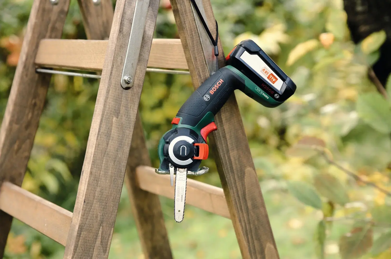 Fierastrau cu lant cu acumulator Bosch AdvancedCut 18 Set (06033D5101)