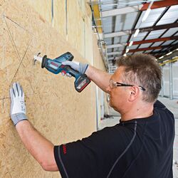 Аккумуляторная сабельная пила Bosch Professional GSA 18V-LI C Thumb