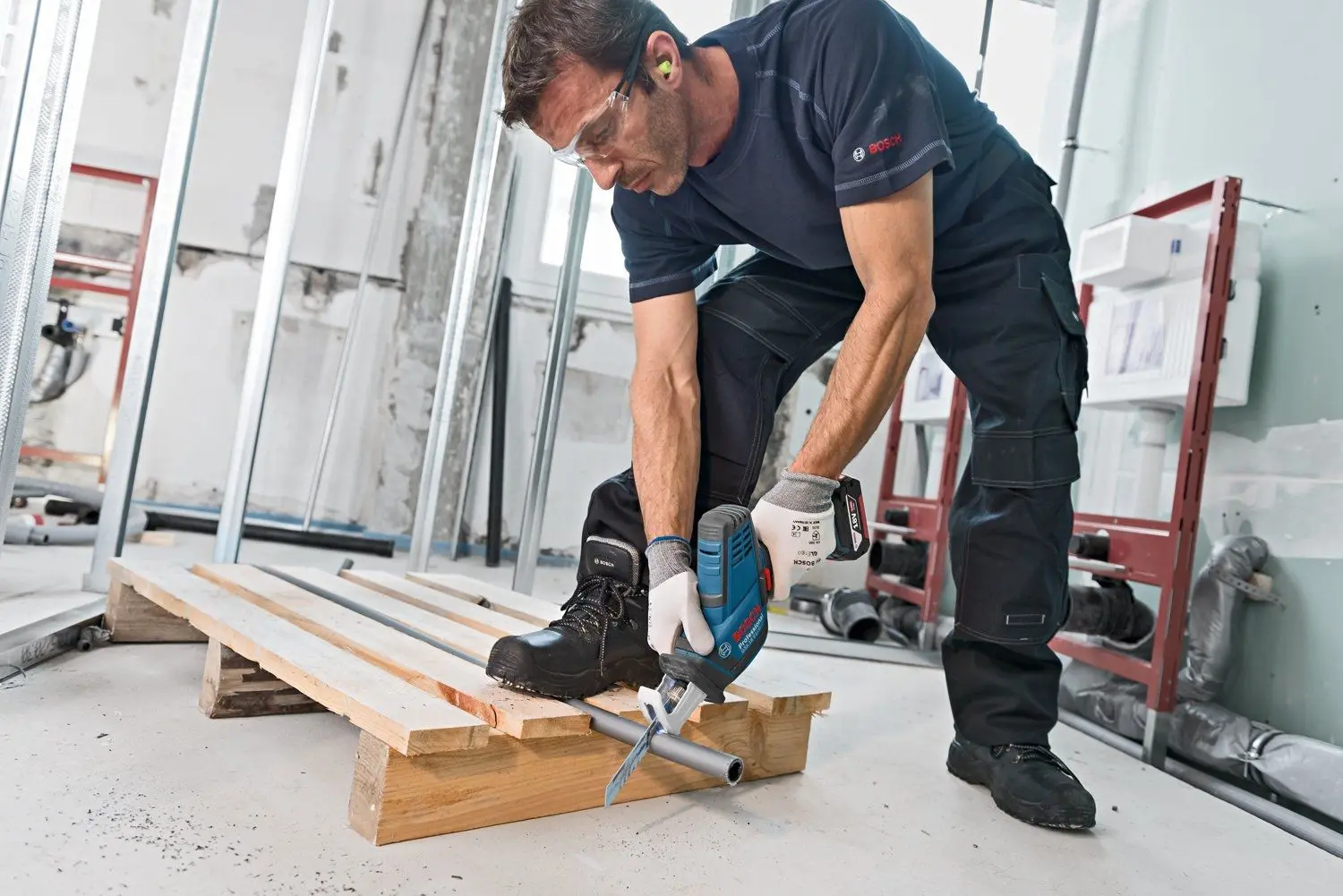 Ferastrau sabie cu acumulator Bosch Professional GSA 18V-LI + L-Boxx 136