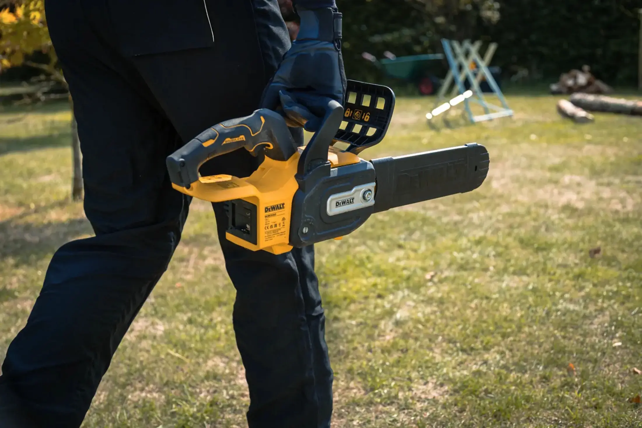 Аккумуляторная цепная пила Dewalt DCMCS565P1 - 4