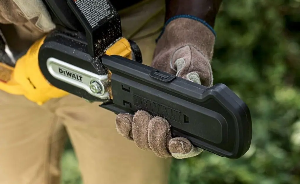 Аккумуляторная сабельная пила Dewalt DCMPS520N (Black/Yellow)