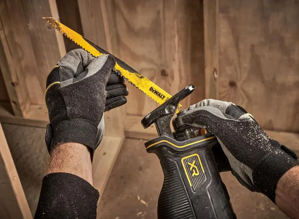 Ferastrau sabie cu acumulator Dewalt DCS382N Solo
