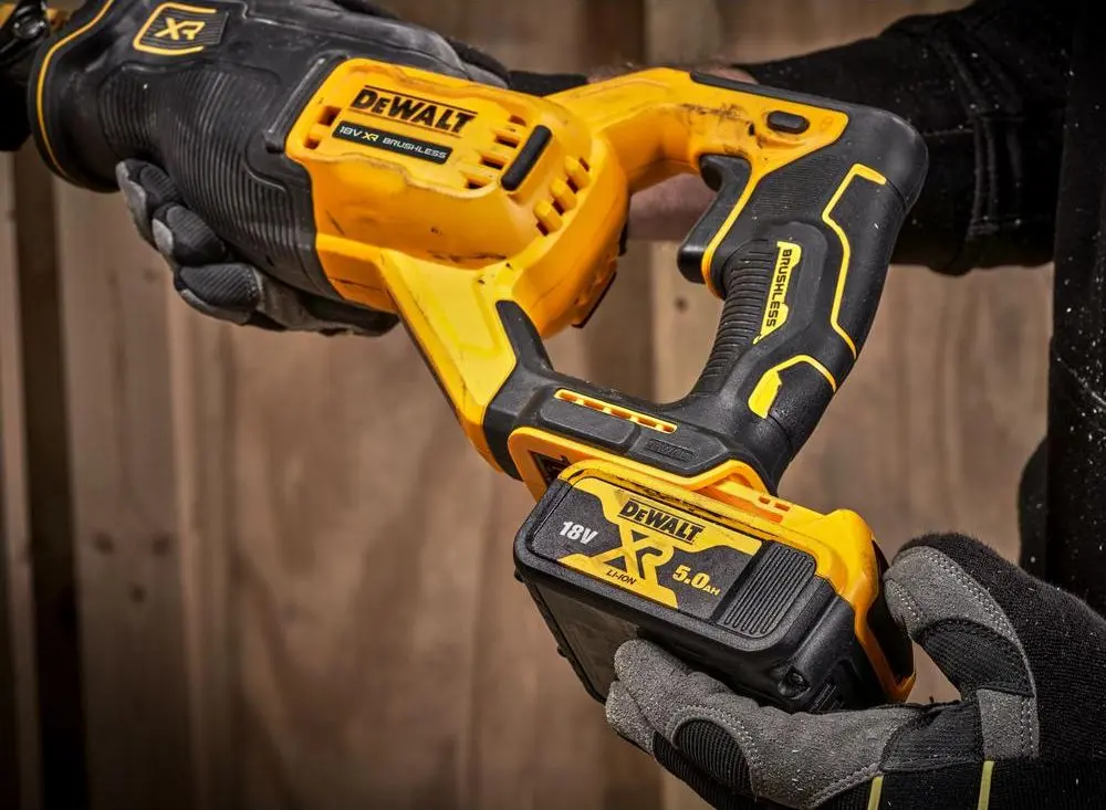 Ferastrau sabie cu acumulator Dewalt DCS382N Solo