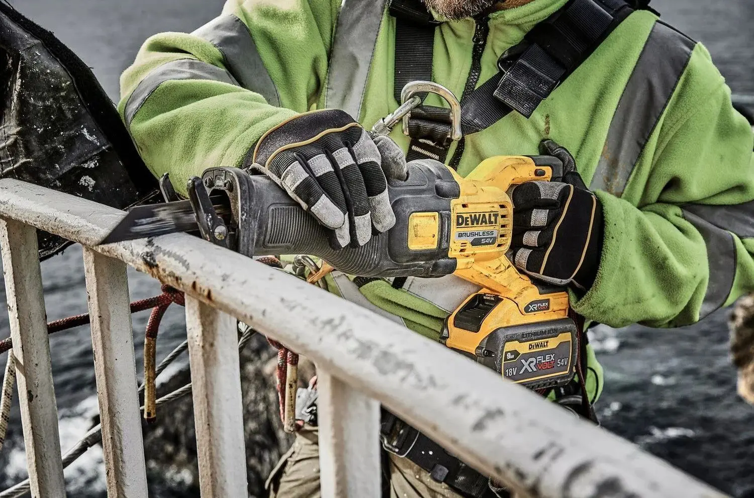 Аккумуляторная сабельная пила Dewalt DCS389X2-QW + DCB547-XJ 9.0Ahx2 + DCB118-QW + DWST1-71195 - 4