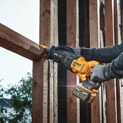 Пила Dewalt DCS386T1-QW Thumb
