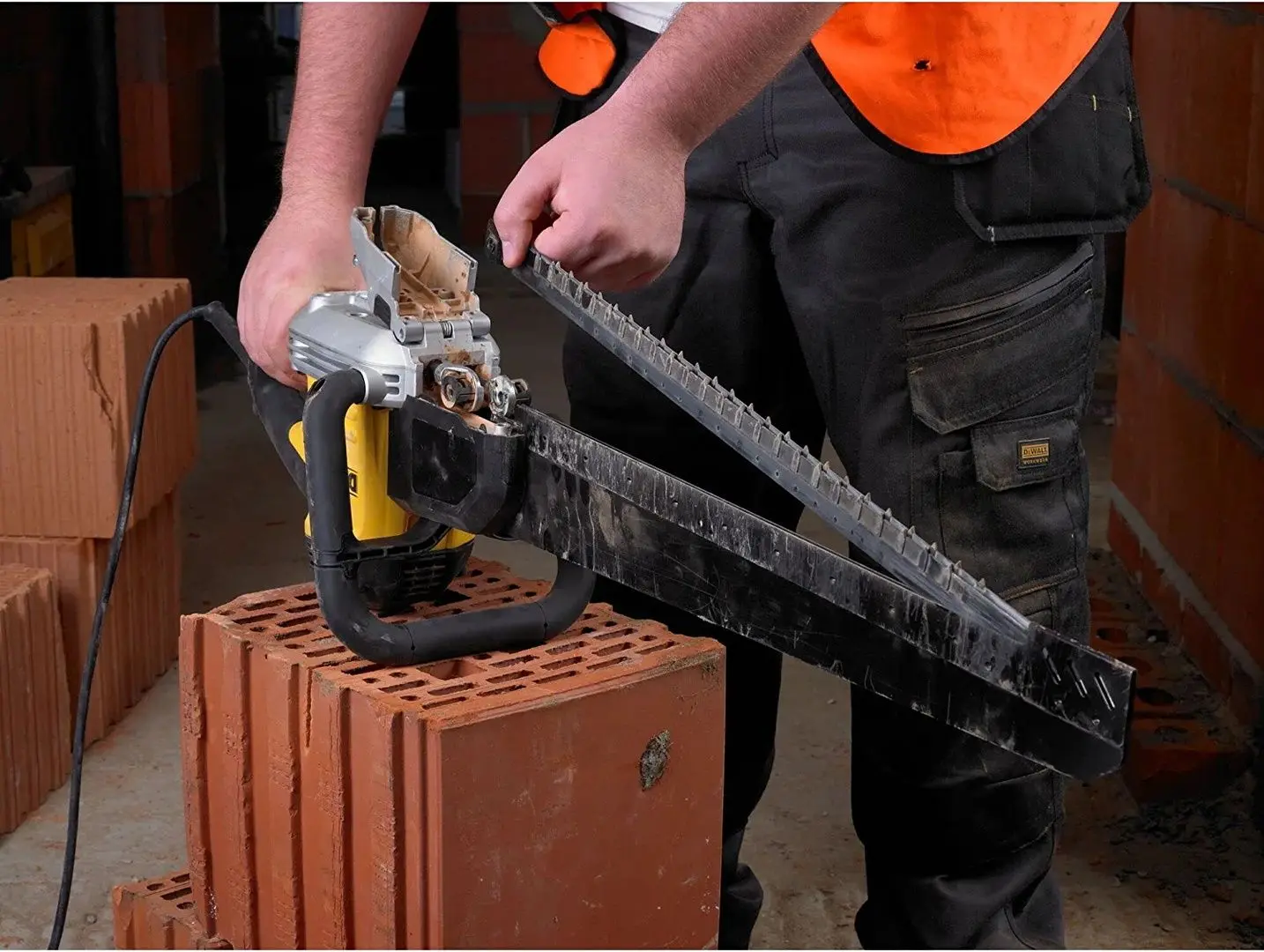 Пила Dewalt Alligator DWE396-QS - 5