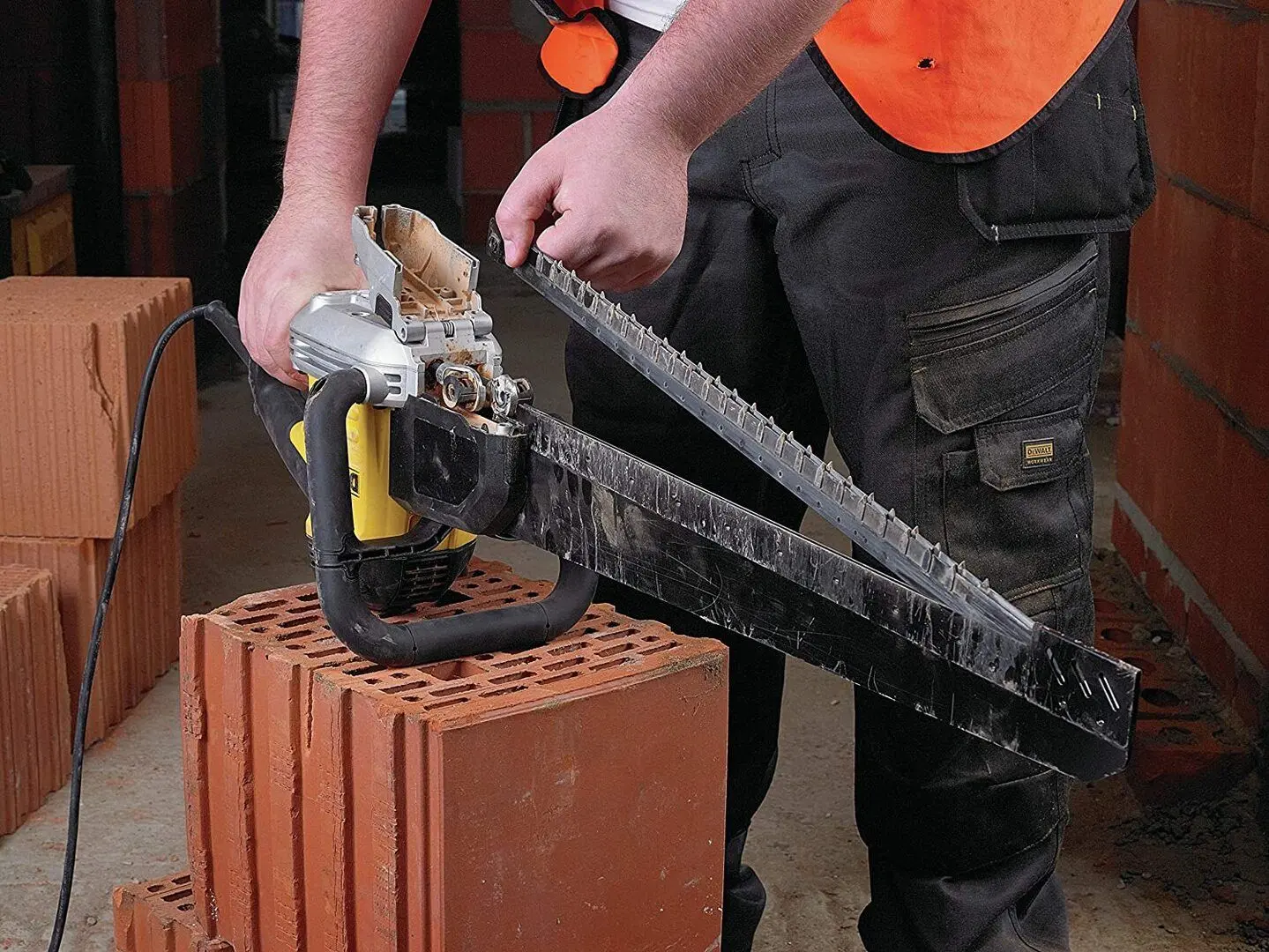 Пила Dewalt Alligator DWE398-QS - 4