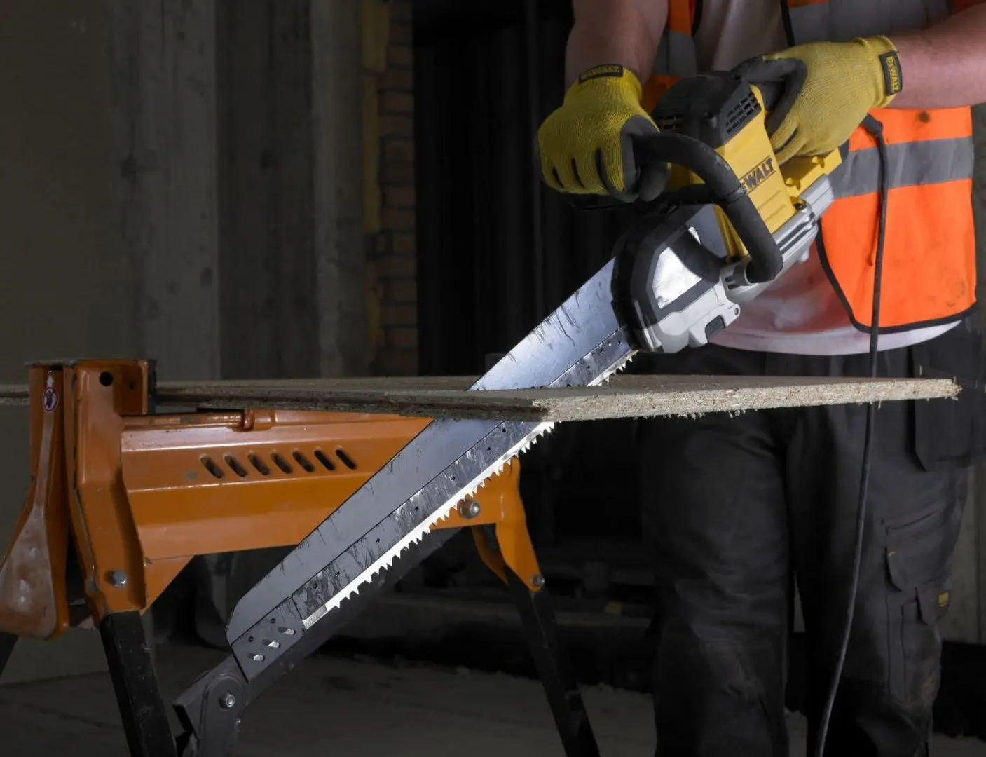 Пила сабельная Dewalt Alligator DWE399-QS - 5