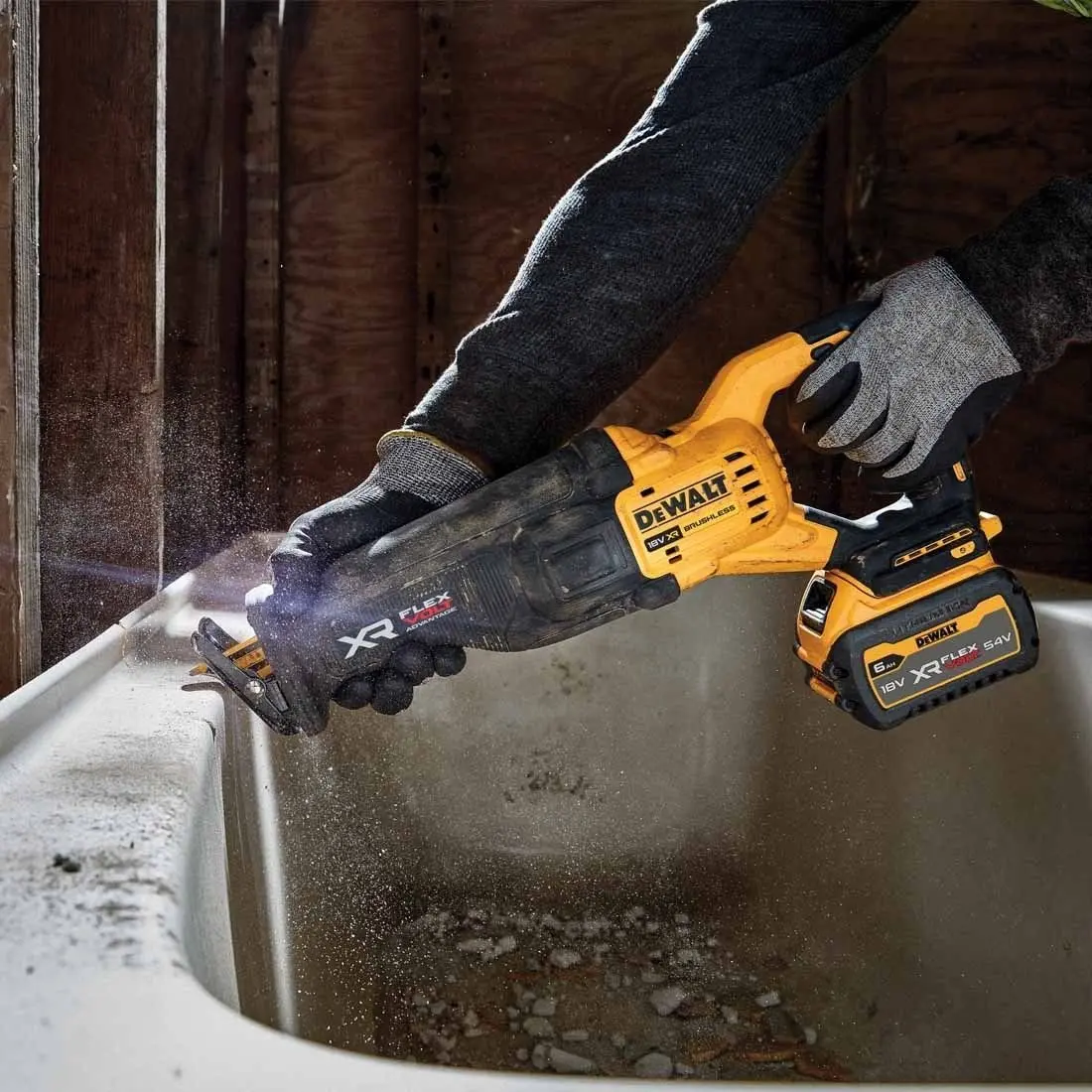 Сабельная пила Dewalt DCS386NT - 4