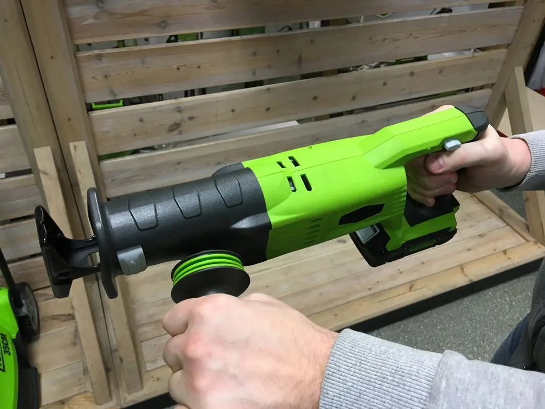 Ferestrau cu sabie cu acumulator GreenWorks G24RS (Green/Black)