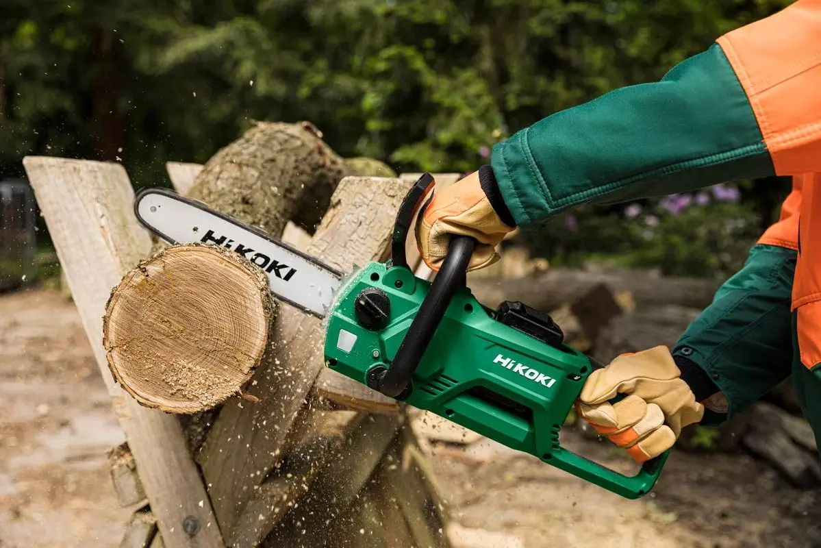 Ferastrau cu lant cu acumulator Hikoki CS3630DBW4Z