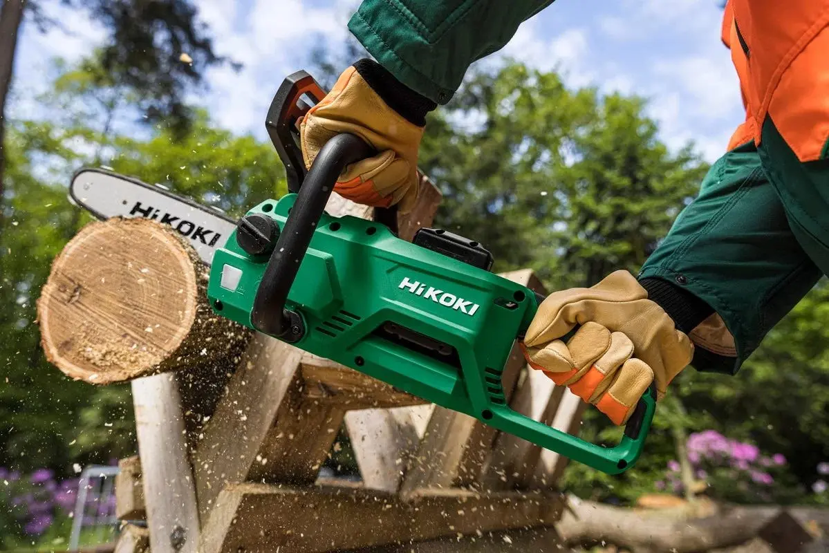 Ferastrau cu lant cu acumulator Hikoki CS3630DBW4Z