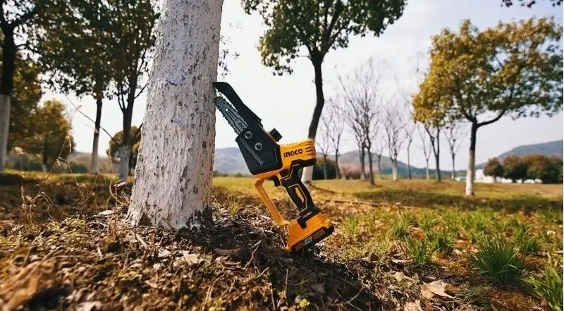 Аккумуляторная цепная пила Ingco CGSLI2068 - 2