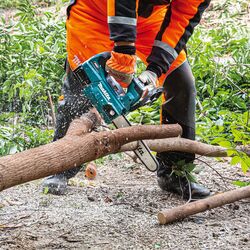 Аккумуляторная цепная пила Makita UC011GZ Thumb