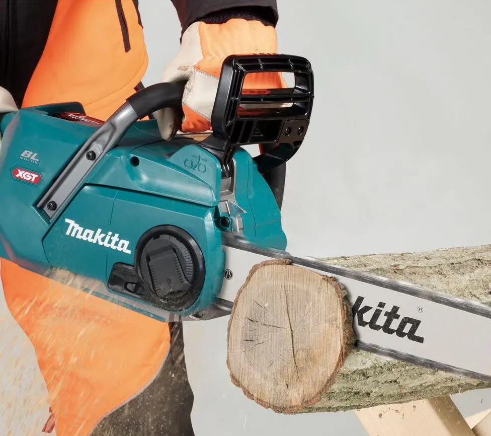 Аккумуляторная цепная пила Makita UC016GT101
