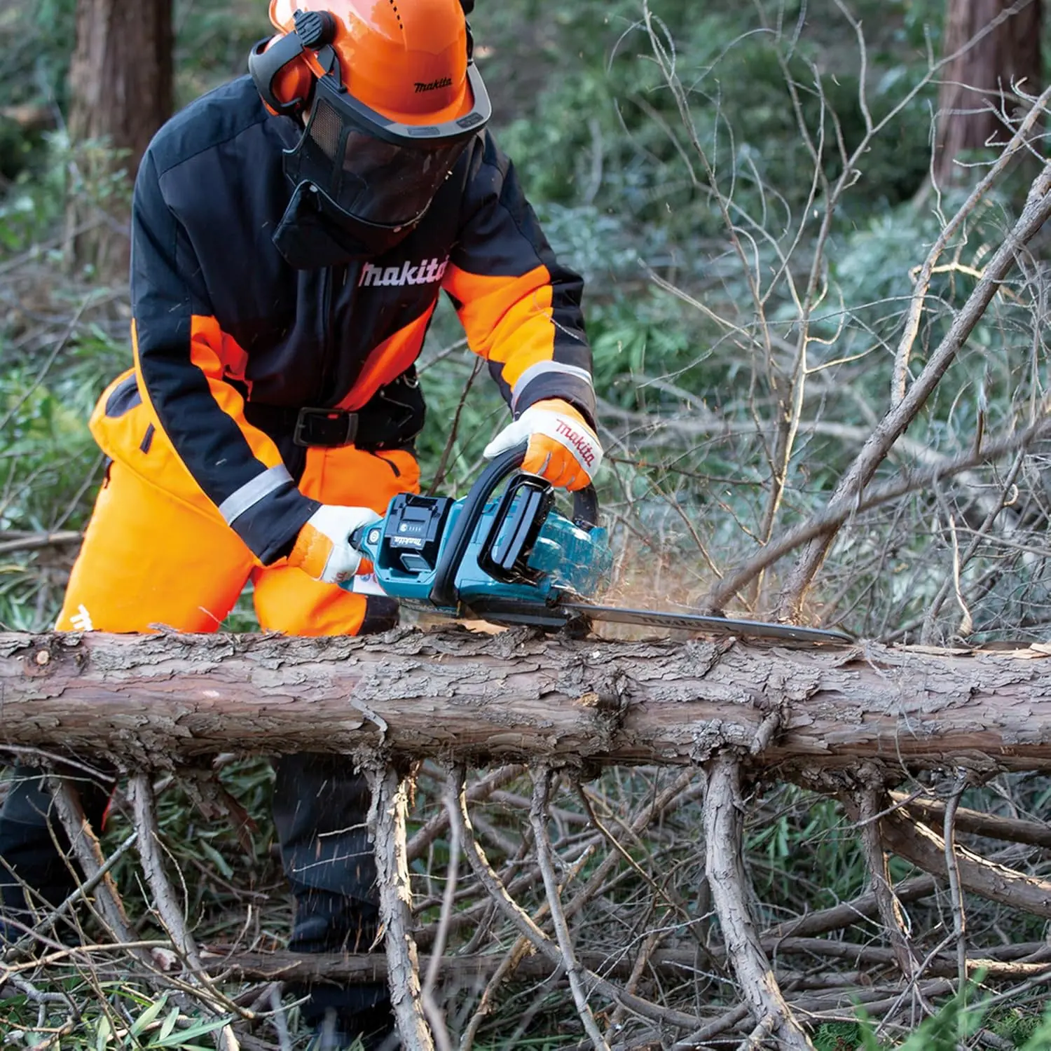 Fierastrau cu lant cu acumulator Makita UC026GZ