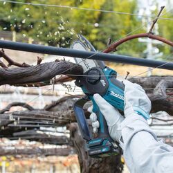 Fierastrau cu lant cu acumulator Makita UC100DWA Thumb