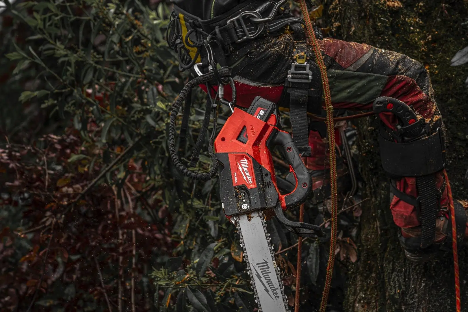 Fierastrau cu lant cu acumulator Milwaukee M18 FTHCHS35-0 (Red/Black)