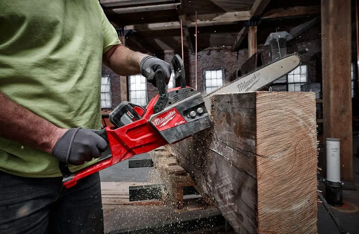 Аккумуляторная цепная пила Milwaukee M18 Fuel FCHS-0 - 7