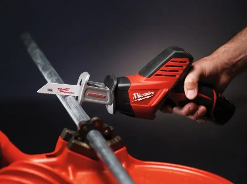 Ferestrau cu sabie cu acumulator Milwaukee C12 HZ-202C (Black/Red)