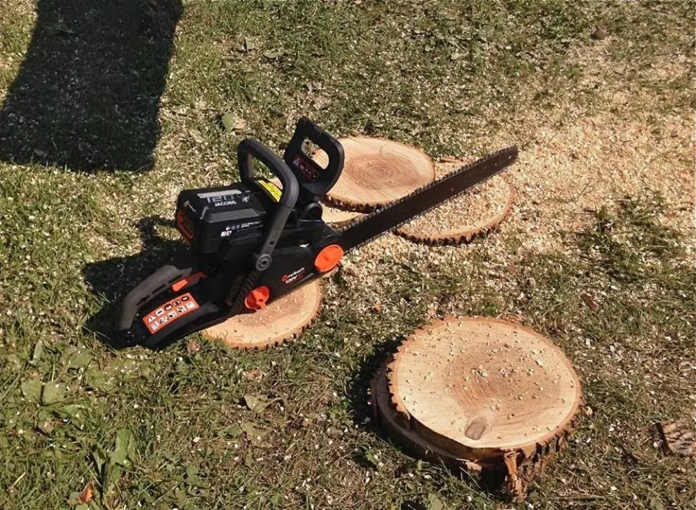 Fierastrau lant cu acumulator Redback EA216 Solo