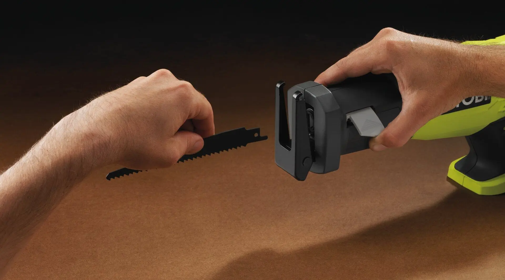 Fierăstrău sabie pe acumulatori Ryobi One+ RRS1801M Solo