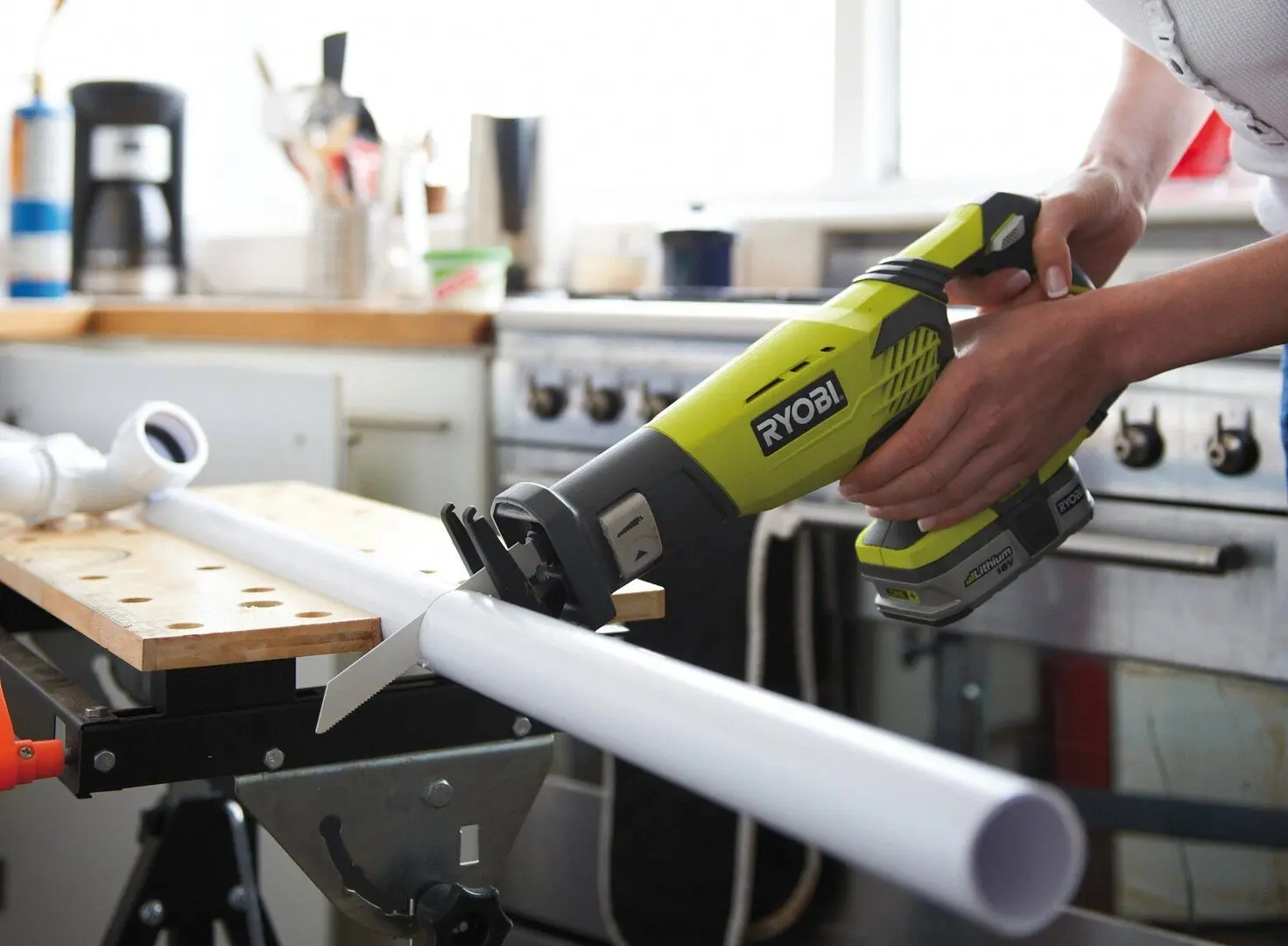 Fierăstrău sabie pe acumulatori Ryobi One+ RRS1801M Solo