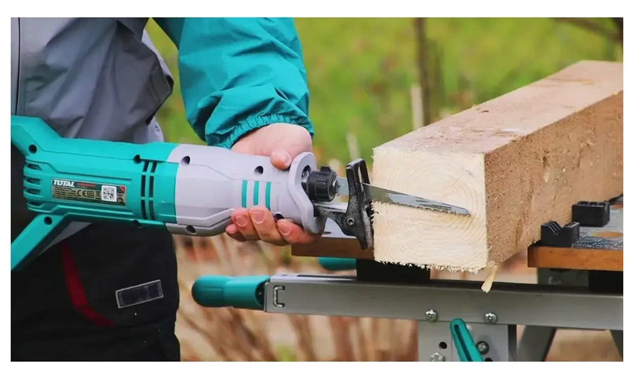 Fierastrau cu sabie Total TS100756