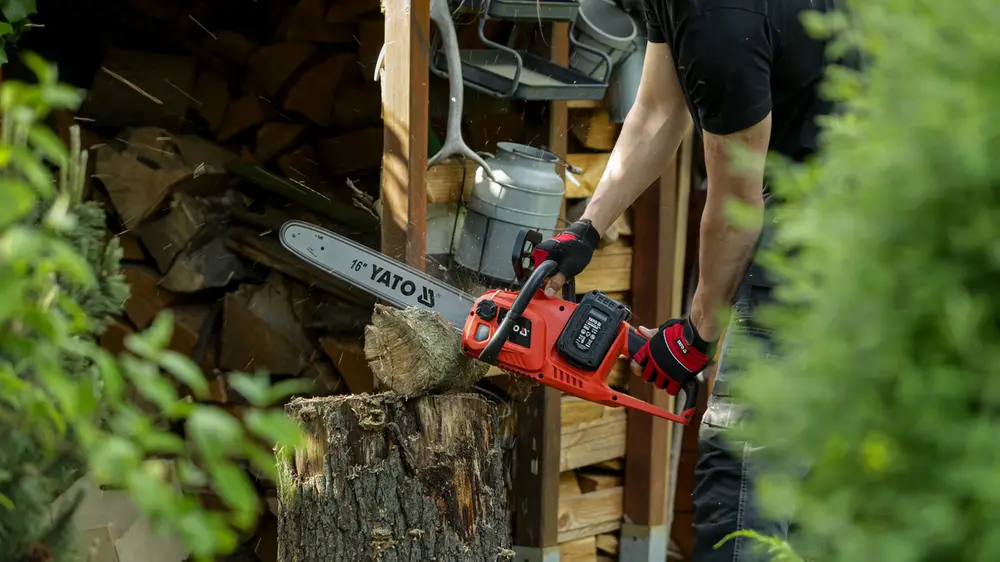 Ferastrau cu lant cu acumulator Yato YT-828131