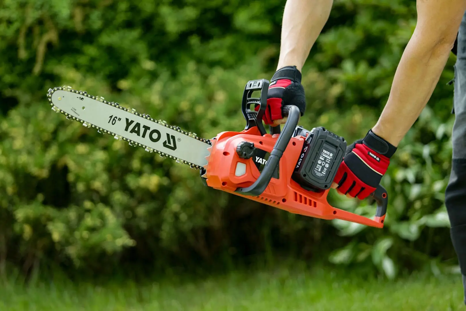 Ferastrau cu lant cu acumulator Yato YT-828131