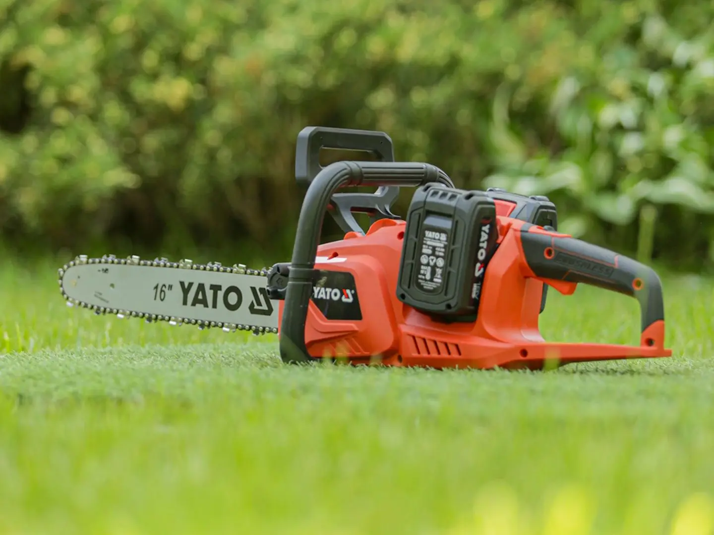 Ferastrau cu lant cu acumulator Yato YT-828131