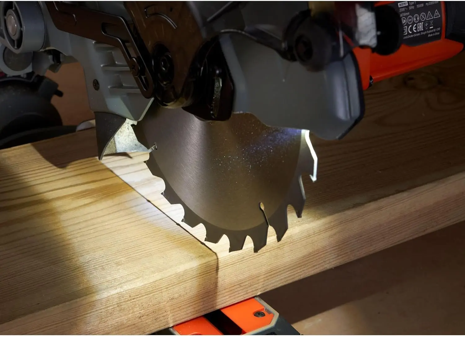 Fierastrau circular Black&Decker BES702-QS (Orange/Black)