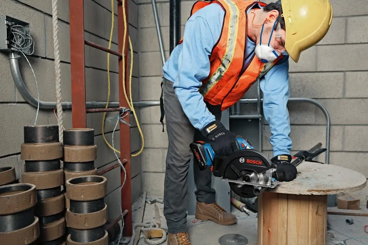 Ferastrau circular cu acumulator Bosch Professional GKM 18V-50 (B06016B8000) - 2