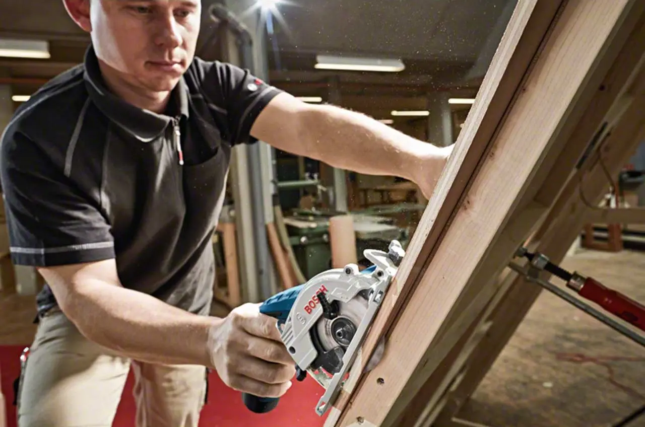 Аккумуляторная циркулярная пила Bosch Professional GKS 12V-26